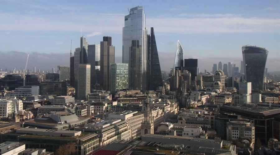 南方日报评论员：“万企进百校”广聚天下英才